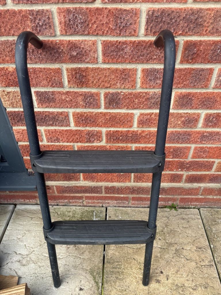 Trampoline ladder