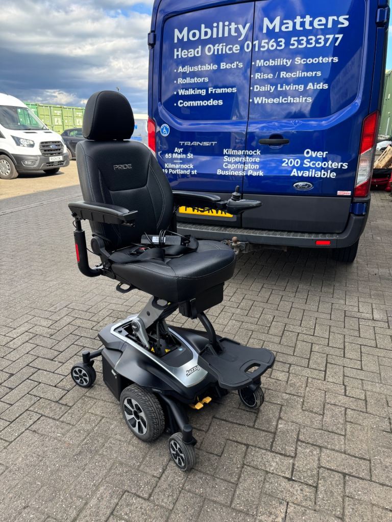 Electric Wheelchair with seat lift 