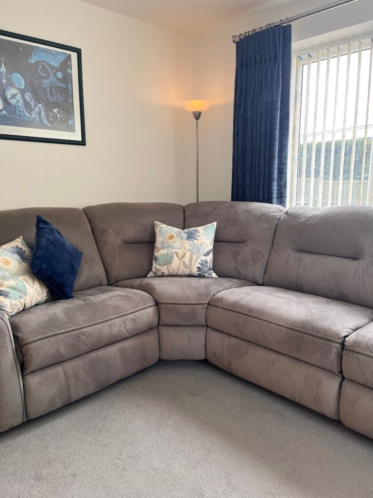 Comfortable corner unit in great condition