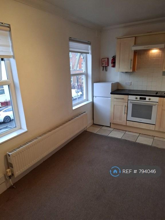 1 bedroom flat in Zinzan Street, Reading, RG1 (1 bed) (#794046)