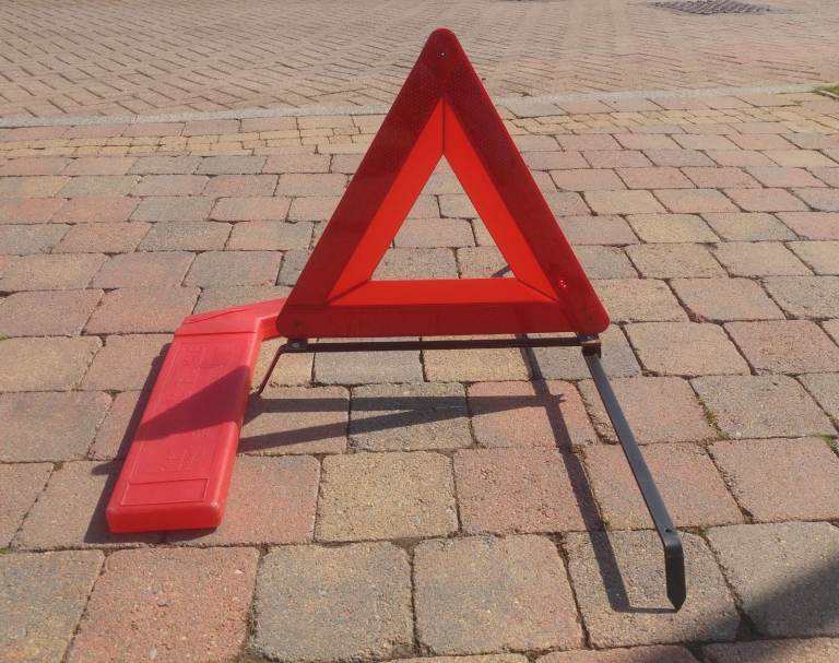 WARNING TRIANGLE FOR VEHICLES