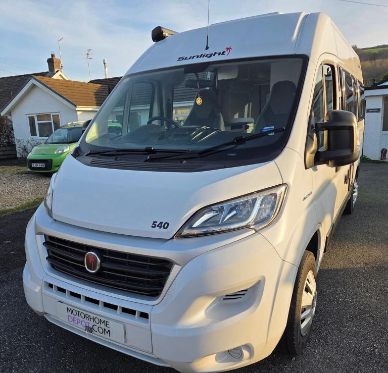 2020 SUNLIGHT CLIFF 540  2-BERTH - 4-BELT - GREAT LAYOUT - CLEAN VAN