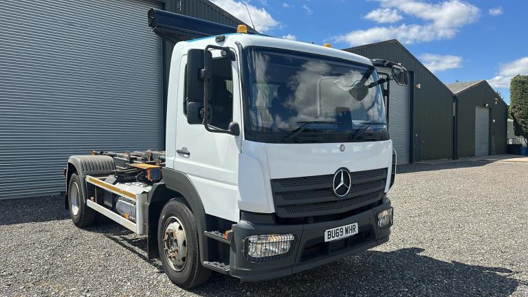 2019 Mercedes-Benz Atego Hook Loader 15 ton 
