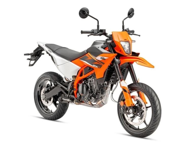 KTM 125 SMC R Supermoto. NEW 2025 Model IN STOCK NOW