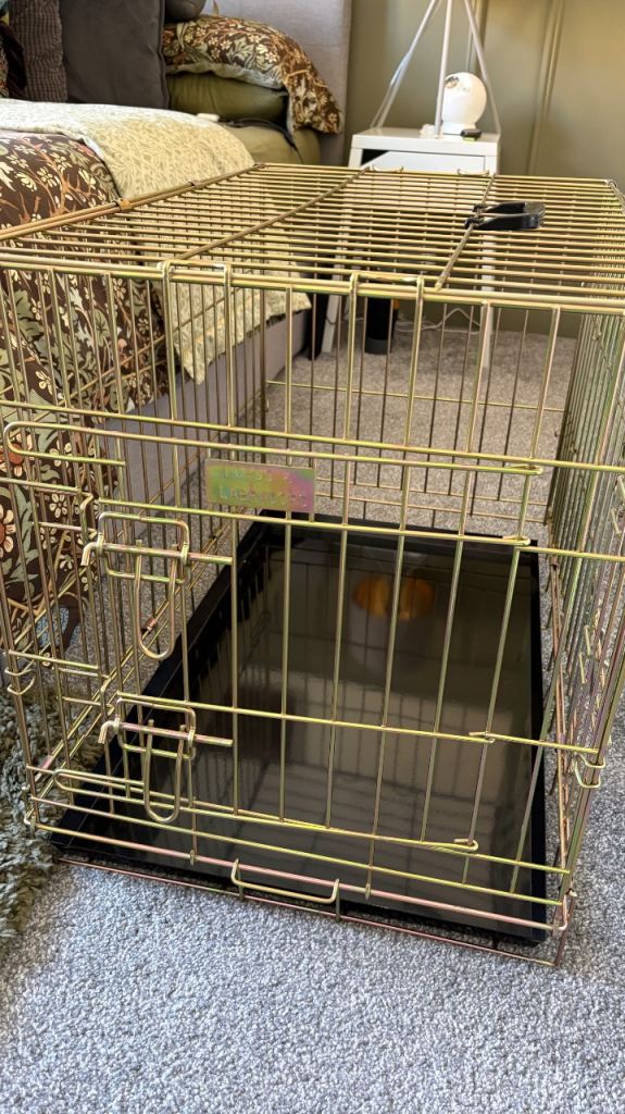 Lords and Labradors Gold Dog Crate - medium 
