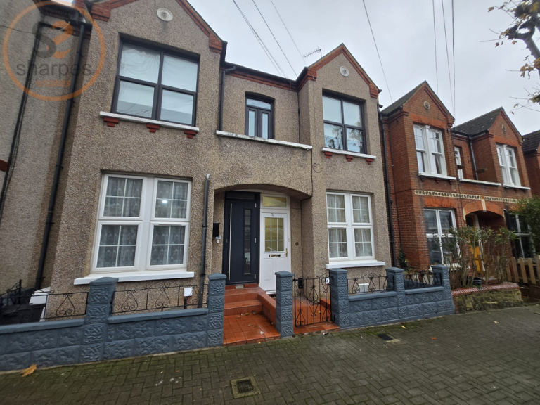 3 bedroom flat in Idlecombe Road, London, London