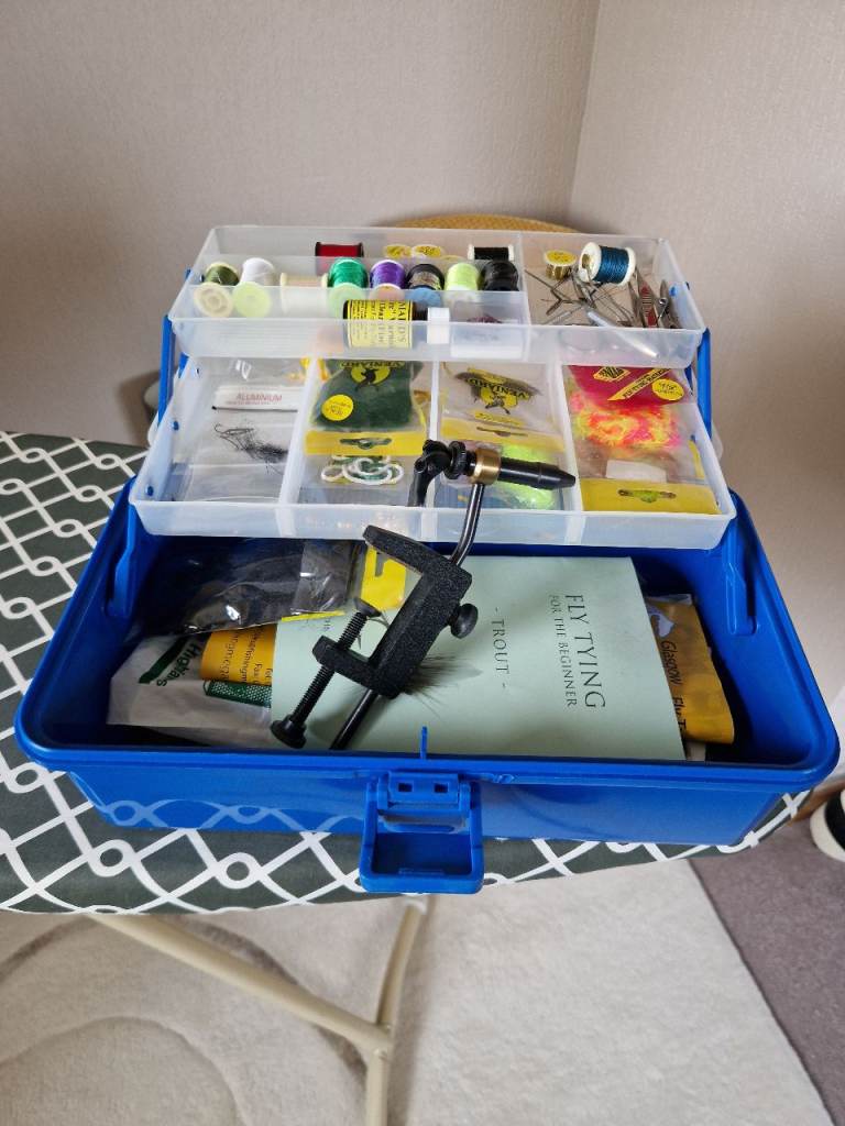 Fly tying kit