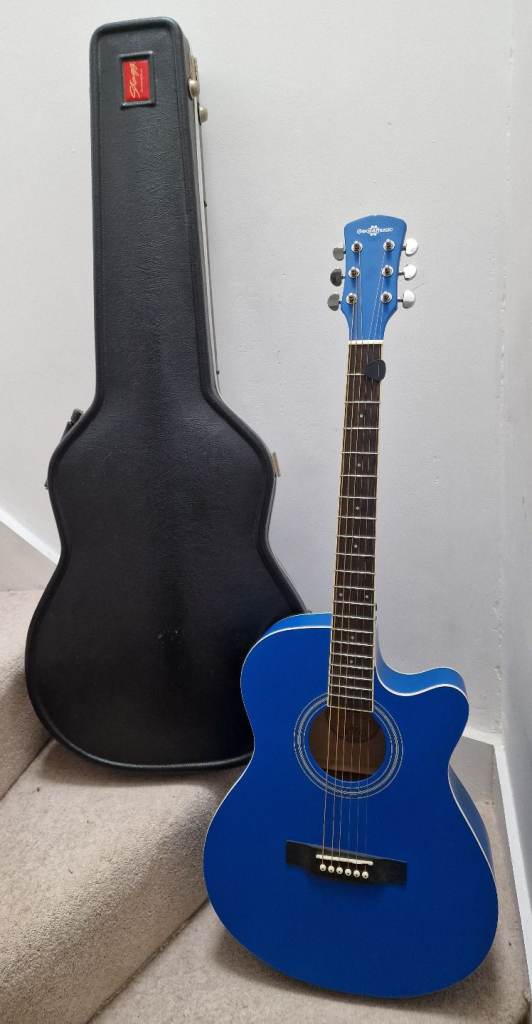 Electro acoustic guitar