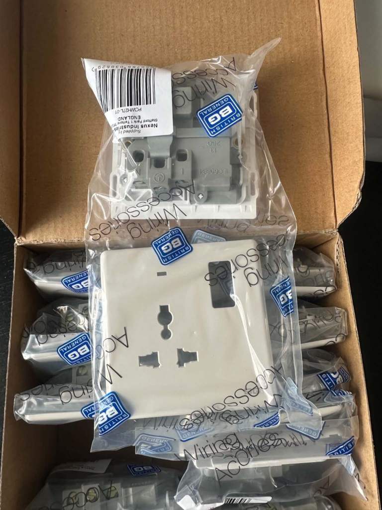 BG Electrical Neo Slimline Universal Switched Sockets - Box of 10