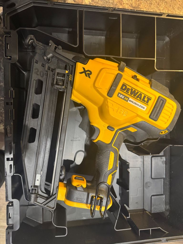 Dcn660 dewalt pin gun