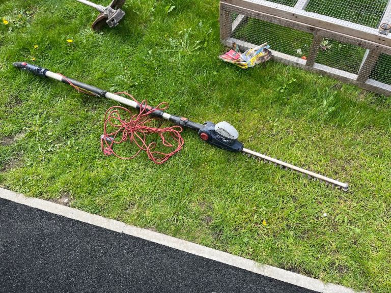 Telescopic hedge cutters 240v
