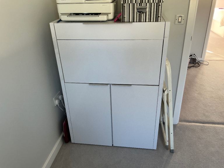 Desk / storage unit 