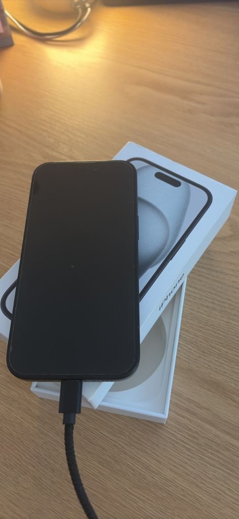 Black iPhone 15 128GB