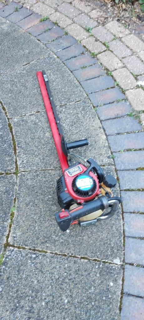 Kawasaki TF 22 Hedgecutters Spares or Repairs. 