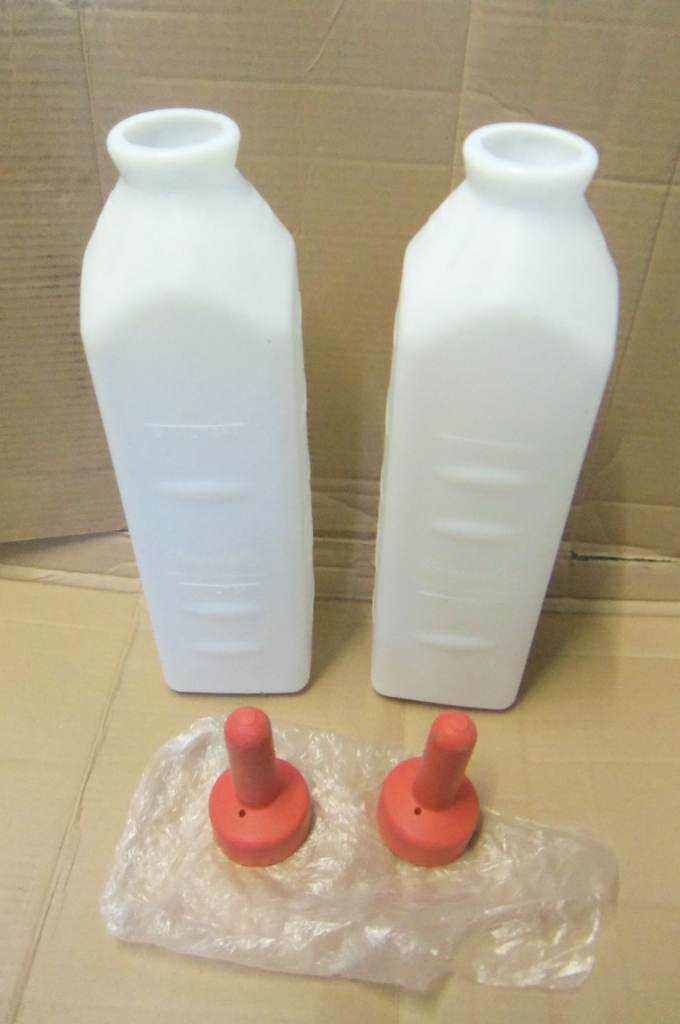 CALVING LAMBING  ANIMAL FEEDING BOTTLE AND TEAT LARGE CAPACITY HOLDS UP TO 6 PINTS X 2