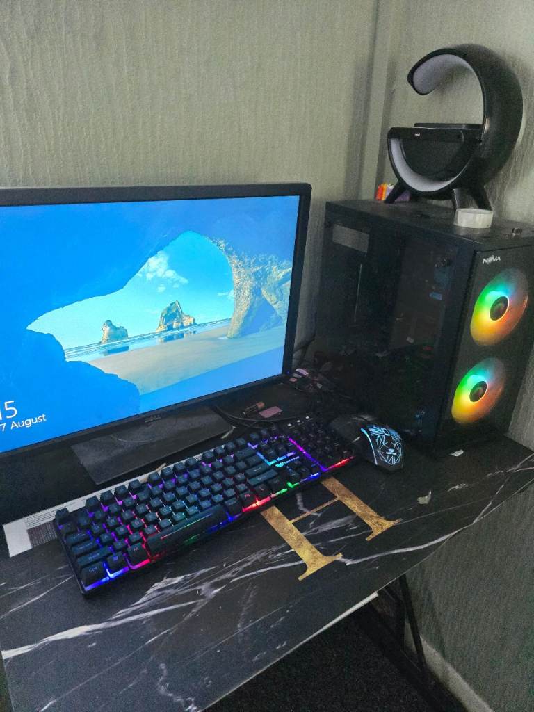 Full computer and table set up  spec. Cpui5-3570k 16gb-ram 500gig hdd gt710 gpu