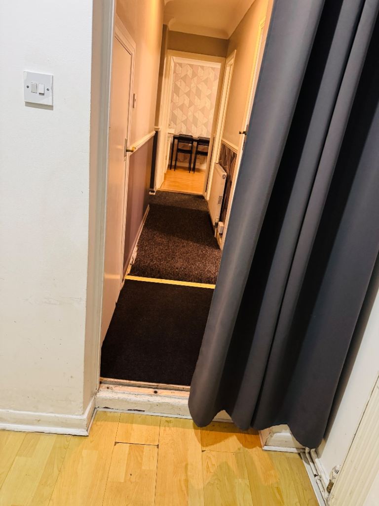 three beds flat for students available 12th september 2026