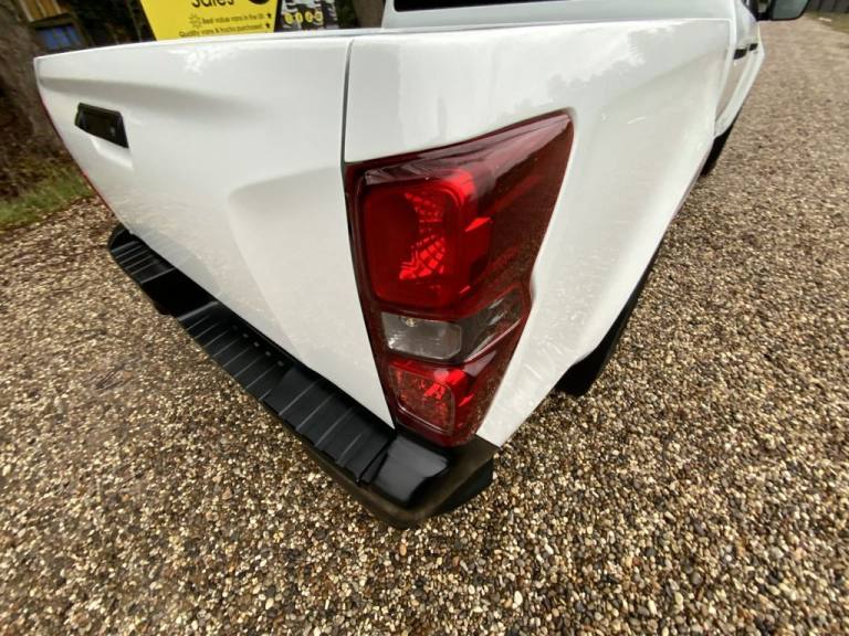 2022 Isuzu D-Max 1.9 TD Utility Pickup Double Cab 4dr Diesel Manual 4WD Euro 6 (s/s) (164 ps PICK...