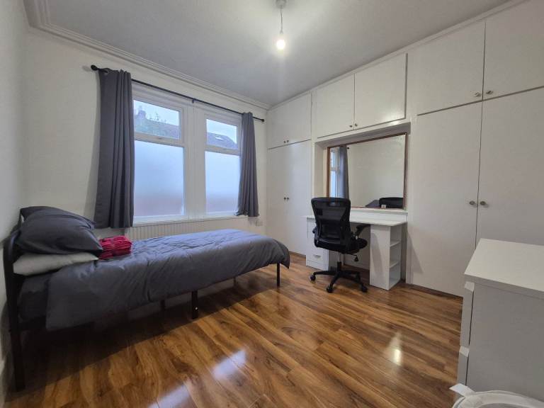 Large Double Rooms with access Gym & Games Room – Near Thornton Heath Station