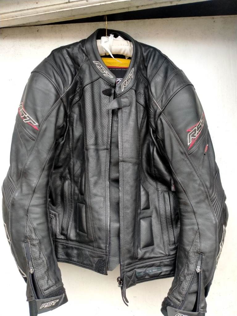 RST LEATHER JACKET SIZE 40