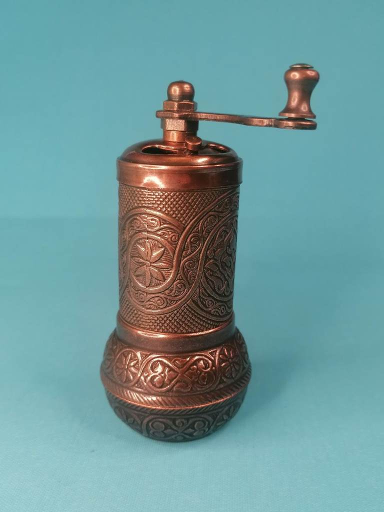Brand new, Handmade Traditional Pepper Salt Coffee Spice Grinder Mill. Good condition.