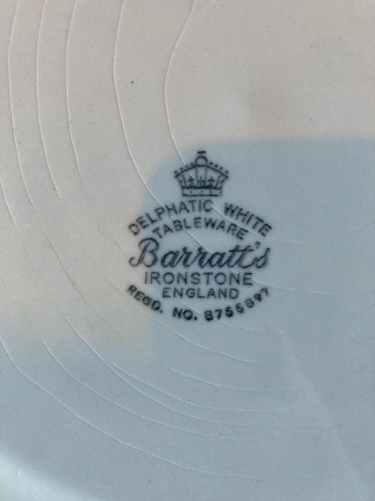 Set of 10 vintage white & gold dinner plates