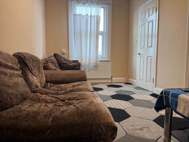 2 Bedroom Flat to Rent in Hounslow West