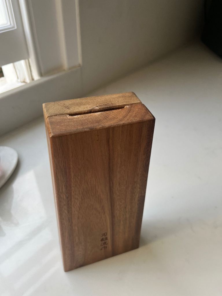 Wooden knife block 