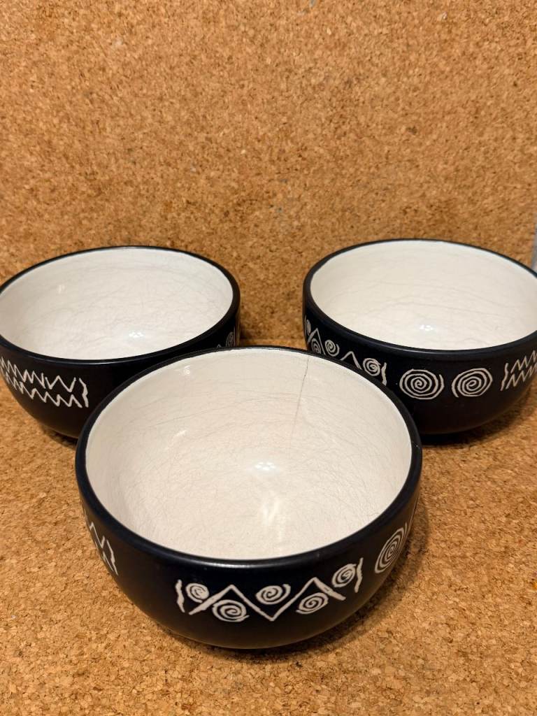 habitat scraffito bowls x3 and serving plates x 2