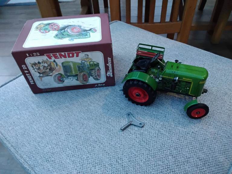 Clockwork tractor