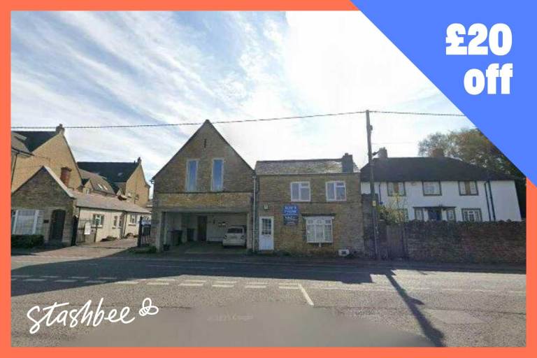 Lock-up to rent in Chipping Norton (OX7) | Stashbee