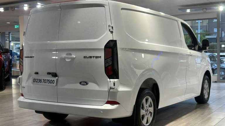  Ford Transit Custom 2.5 PHEV 232ps H1 Van Limited Auto Van Plug-In Hy Automatic