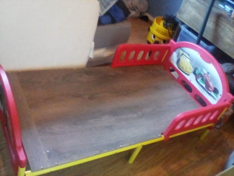 Childs bed. Cars)