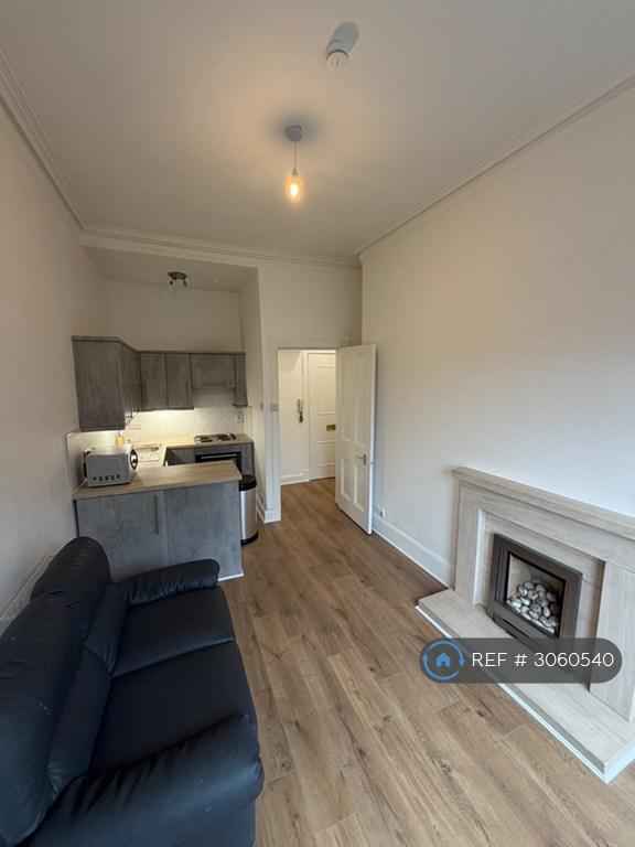1 bedroom flat in Thornwood Avenue, Glasgow, G11 (1 bed) (#3060540)