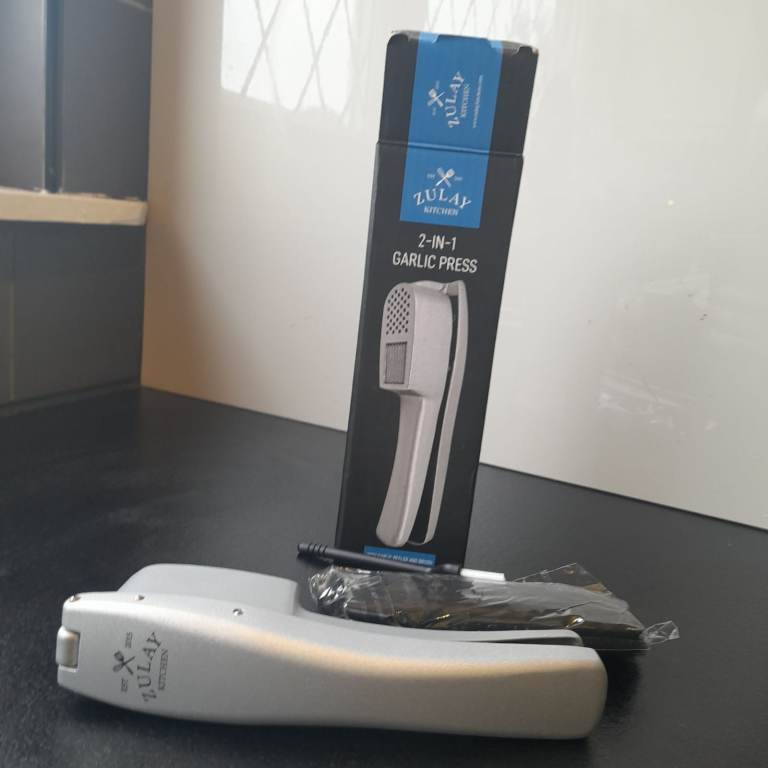  LIKE NEW Garlic Press (Zulay)