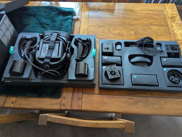 Valve Index VR Kit – Complete, Good Condition - Collection only