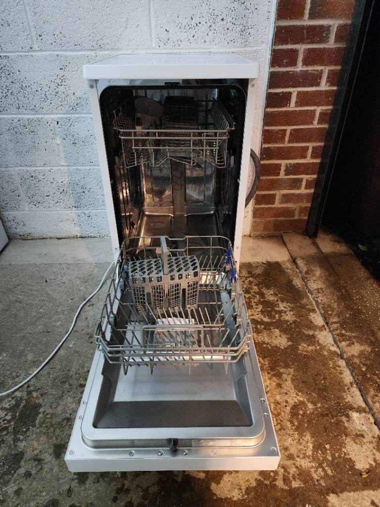 LOGIK Slimline Dishwasher " BRAND NEW "