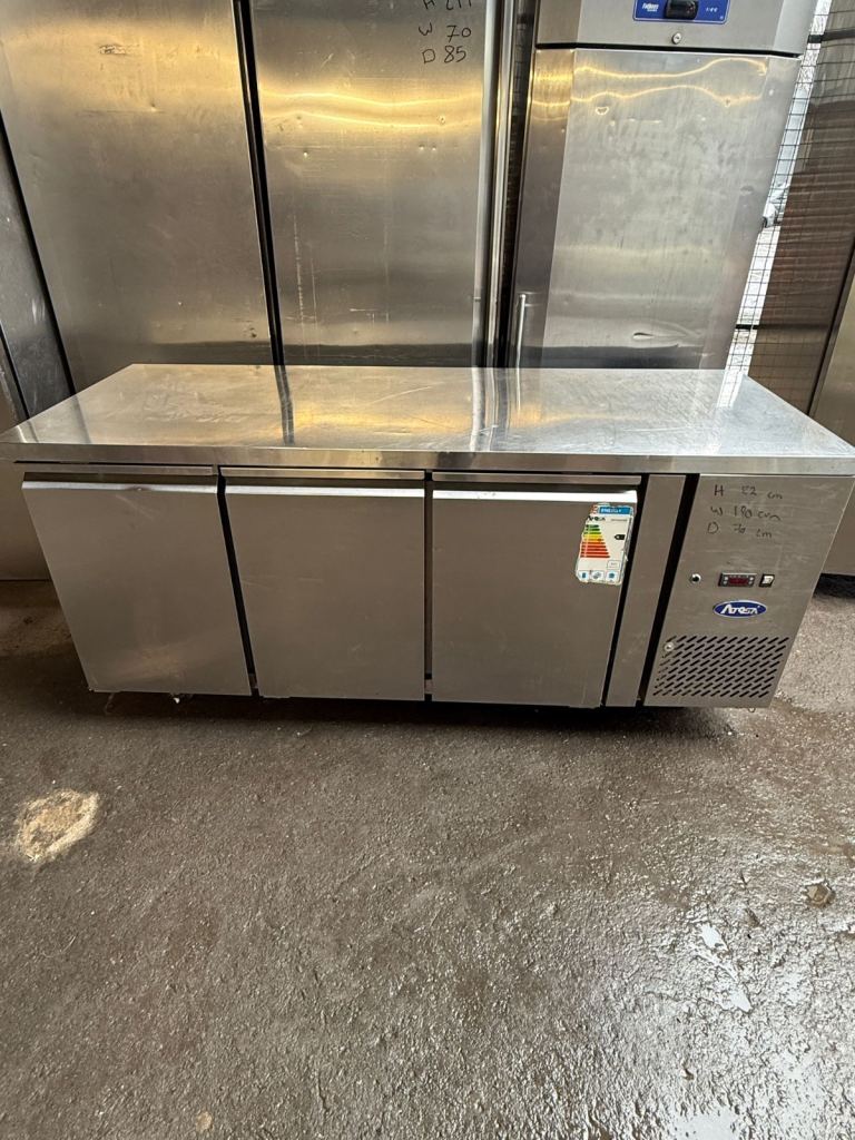 Commercial bench fridge fully serviced cafe shop restaurant takeaway 