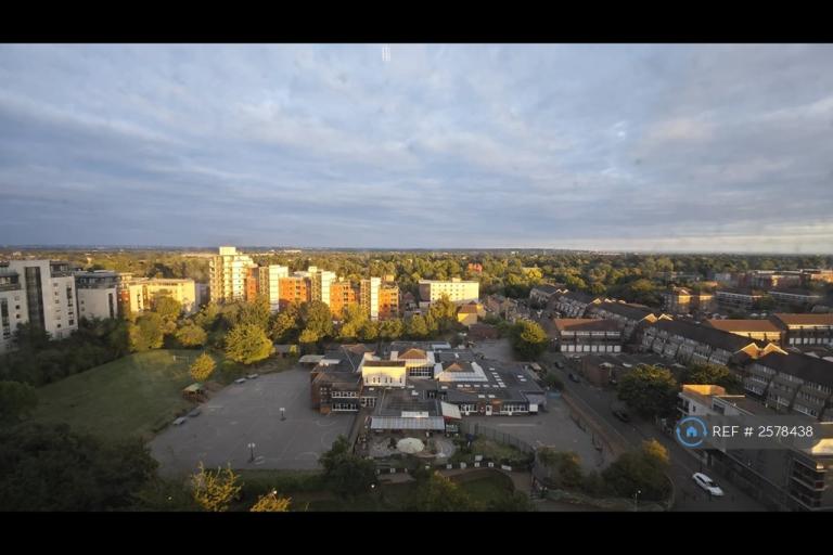 1 bedroom in Brentford, London, TW8 (#2578438)