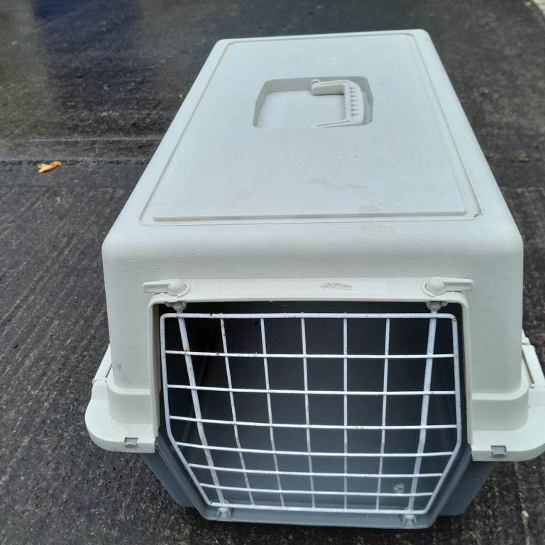Cat box as good as new. 