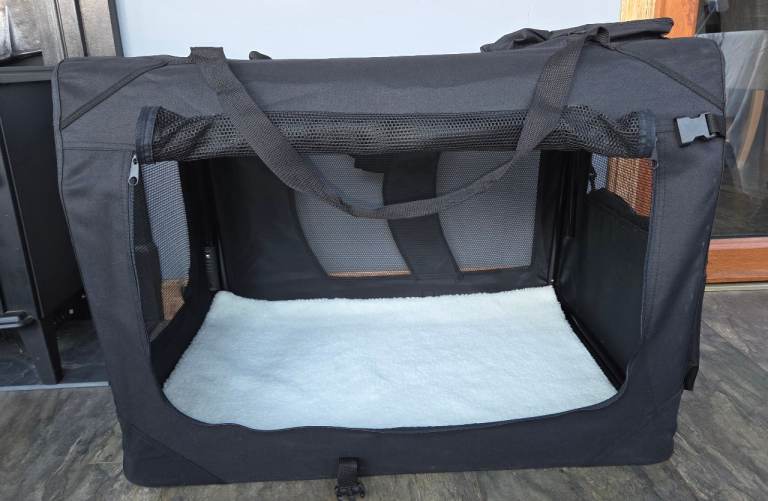 Folding dog crate