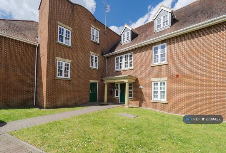 2 bedroom flat in Wheatstone Close, Slough, SL3 (2 bed) (#2788427)