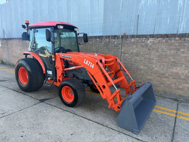 2016 Kubota L4240 4x4 loader tractor, 1 owner, 1300 hours 