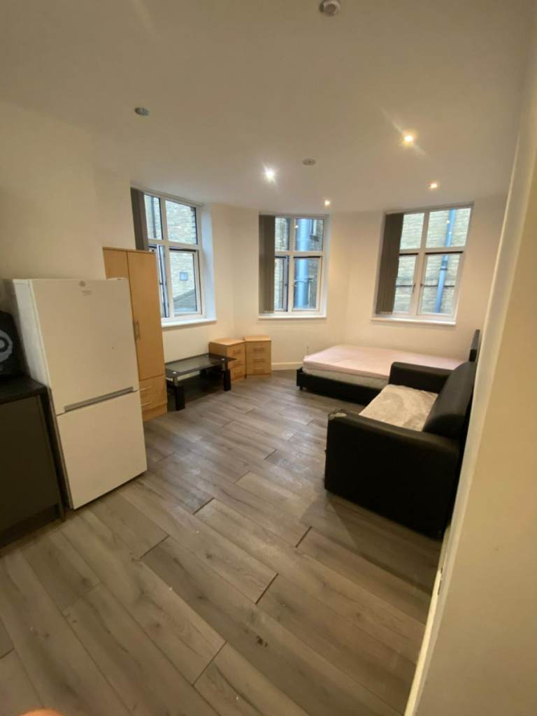 Studio flat in FLAT 7, ABBEY HOUSE
