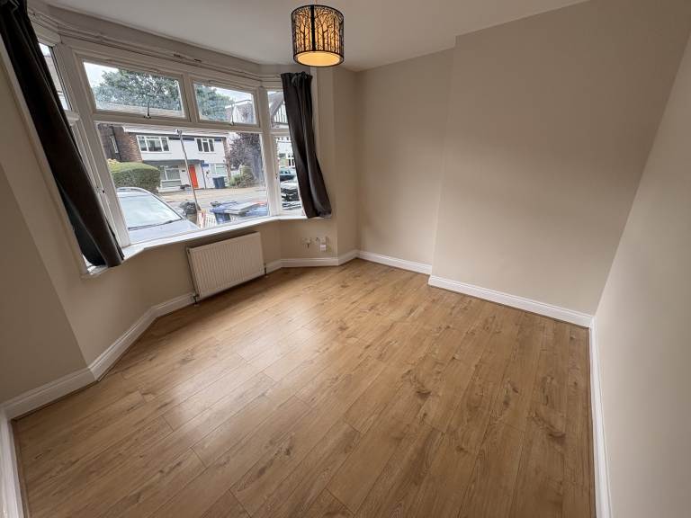 1 bedroom flat in 1 Bedroom Ground Floor Garden Flat, Holdenhurst Avenue, London, N12
