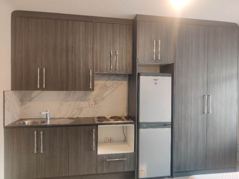 Self Contained Double bedroom available to Rent in Hounslow TW46AP 