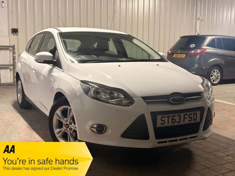 2013 Ford Focus 1.0T EcoBoost Zetec Euro 5 (s/s) 5dr HATCHBACK Petrol Manual