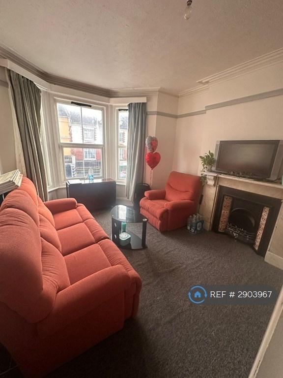 2 bedroom flat in London Road, Bexhill-On-Sea, TN39 (2 bed) (#2903967)