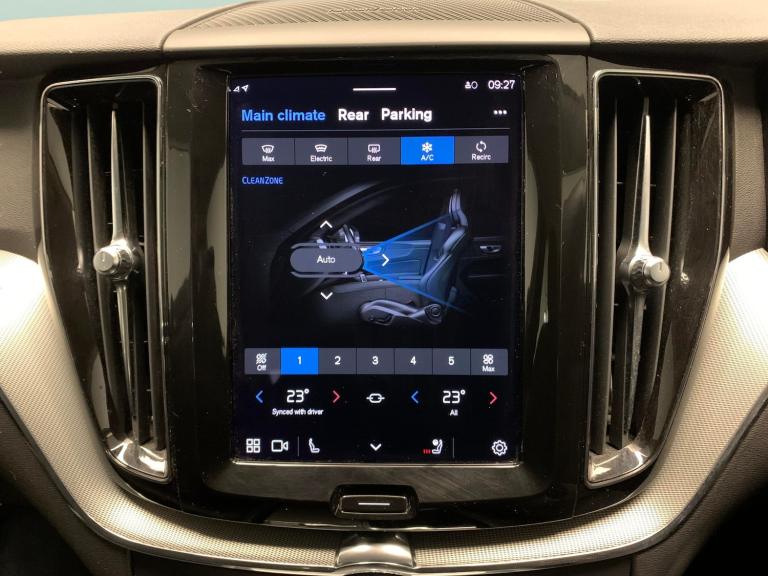 2022 Volvo XC60 2.0 B5P Plus Dark 5dr AWD Geartronic ESTATE PETROL Automatic