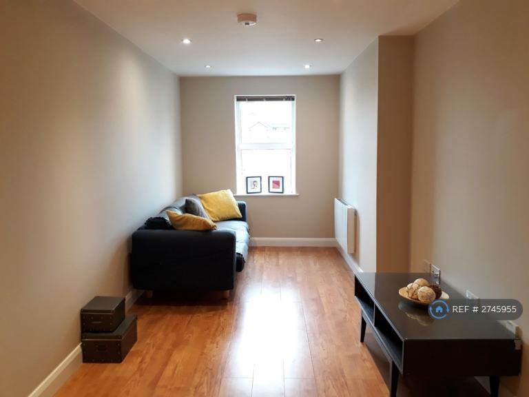 2 bedroom flat in Holloway Road, London, N19 (2 bed) (#2745955)